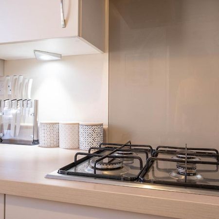 Beautiful And Comfortable Home Away From Home With Free Parking, Fast Wifi And White Crisp Hotel Standard Linen Hosted By Our Home Short Stays ノーザンプトン エクステリア 写真