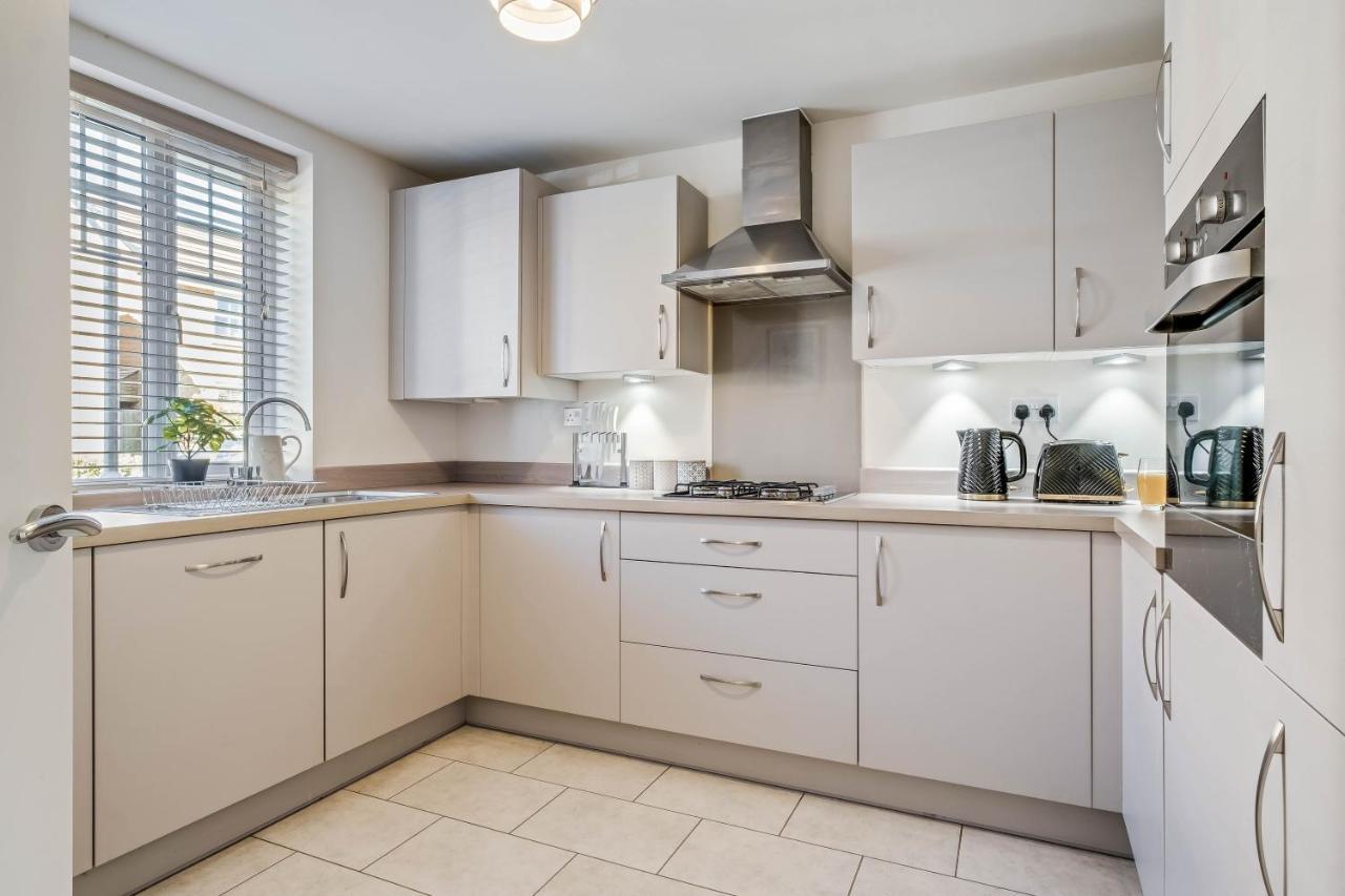 Beautiful And Comfortable Home Away From Home With Free Parking, Fast Wifi And White Crisp Hotel Standard Linen Hosted By Our Home Short Stays ノーザンプトン エクステリア 写真