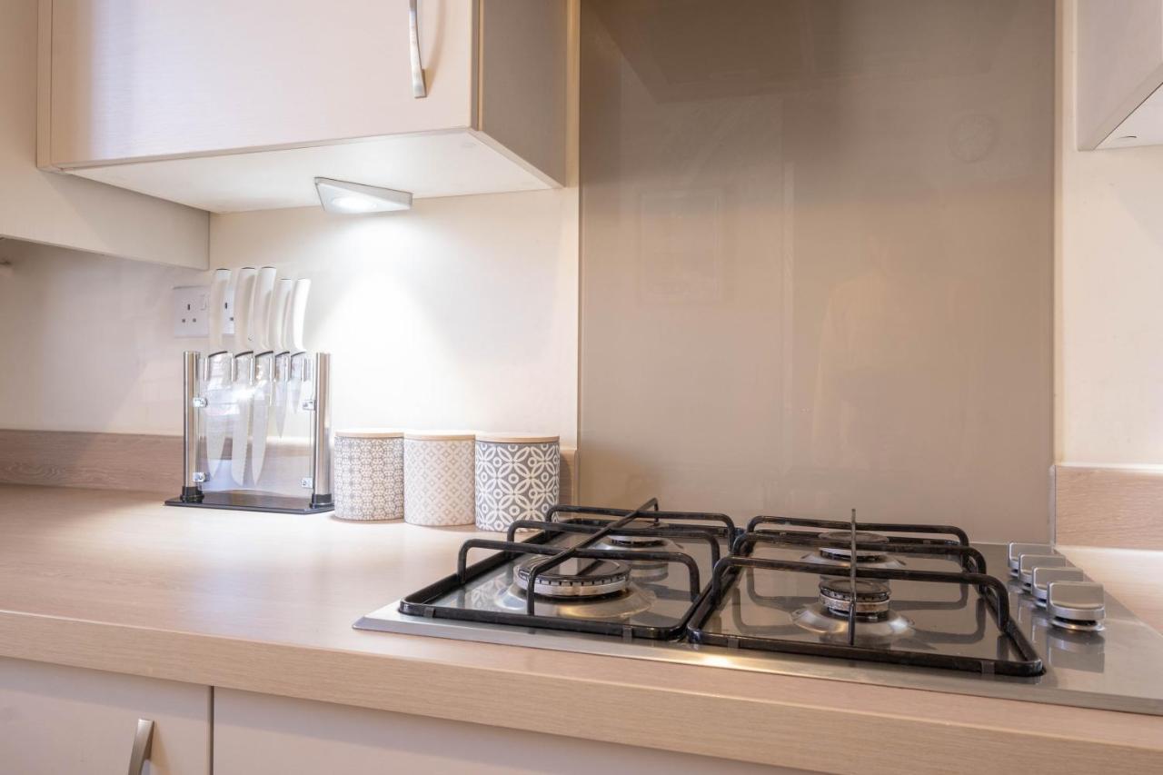Beautiful And Comfortable Home Away From Home With Free Parking, Fast Wifi And White Crisp Hotel Standard Linen Hosted By Our Home Short Stays ノーザンプトン エクステリア 写真