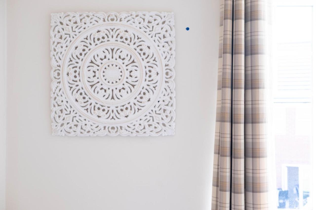 Beautiful And Comfortable Home Away From Home With Free Parking, Fast Wifi And White Crisp Hotel Standard Linen Hosted By Our Home Short Stays ノーザンプトン エクステリア 写真