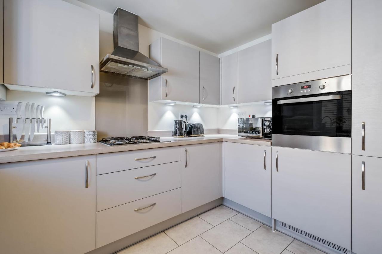 Beautiful And Comfortable Home Away From Home With Free Parking, Fast Wifi And White Crisp Hotel Standard Linen Hosted By Our Home Short Stays ノーザンプトン エクステリア 写真