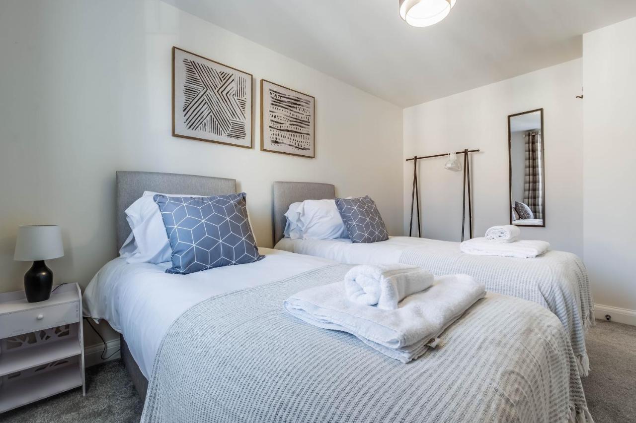 Beautiful And Comfortable Home Away From Home With Free Parking, Fast Wifi And White Crisp Hotel Standard Linen Hosted By Our Home Short Stays ノーザンプトン エクステリア 写真