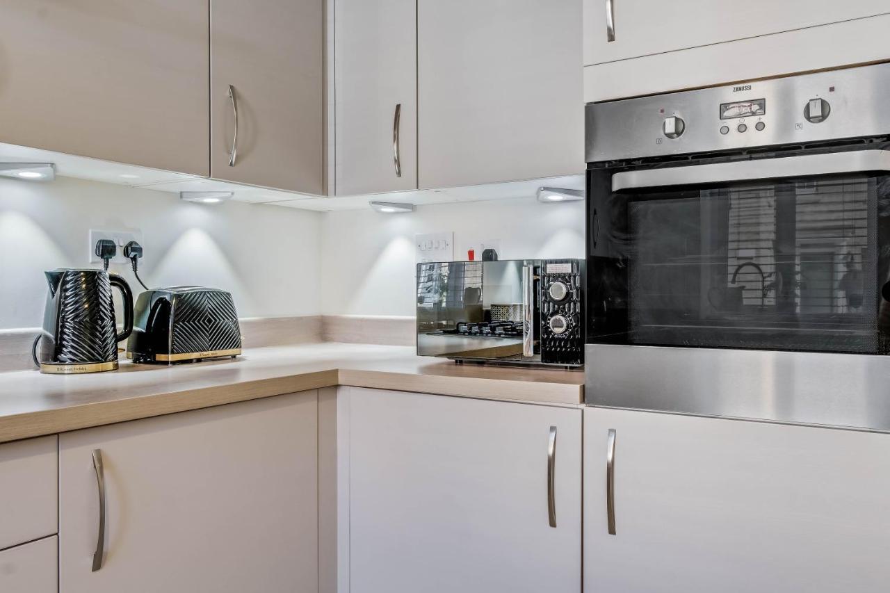 Beautiful And Comfortable Home Away From Home With Free Parking, Fast Wifi And White Crisp Hotel Standard Linen Hosted By Our Home Short Stays ノーザンプトン エクステリア 写真