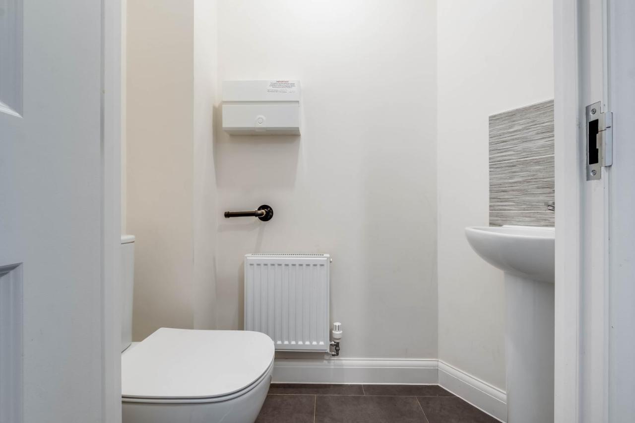 Beautiful And Comfortable Home Away From Home With Free Parking, Fast Wifi And White Crisp Hotel Standard Linen Hosted By Our Home Short Stays ノーザンプトン エクステリア 写真