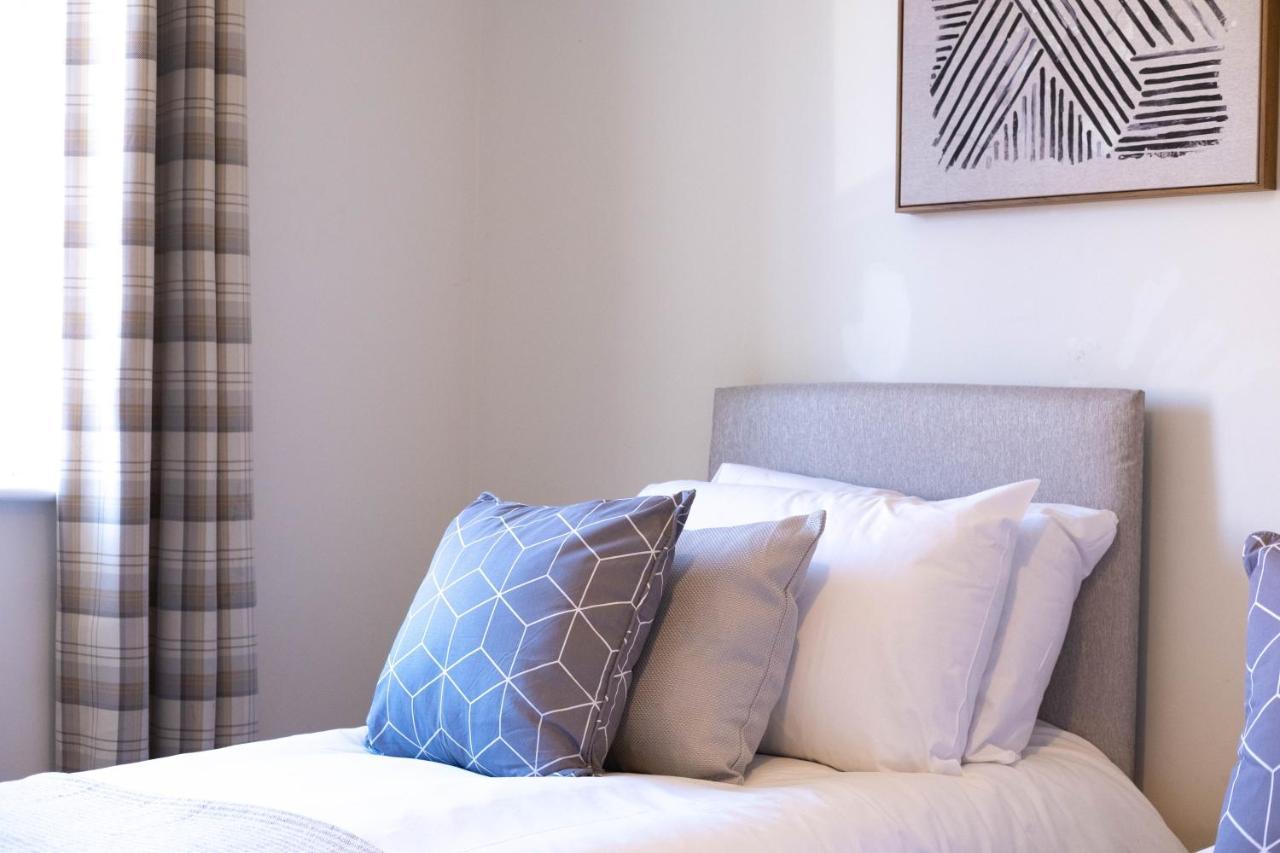 Beautiful And Comfortable Home Away From Home With Free Parking, Fast Wifi And White Crisp Hotel Standard Linen Hosted By Our Home Short Stays ノーザンプトン エクステリア 写真