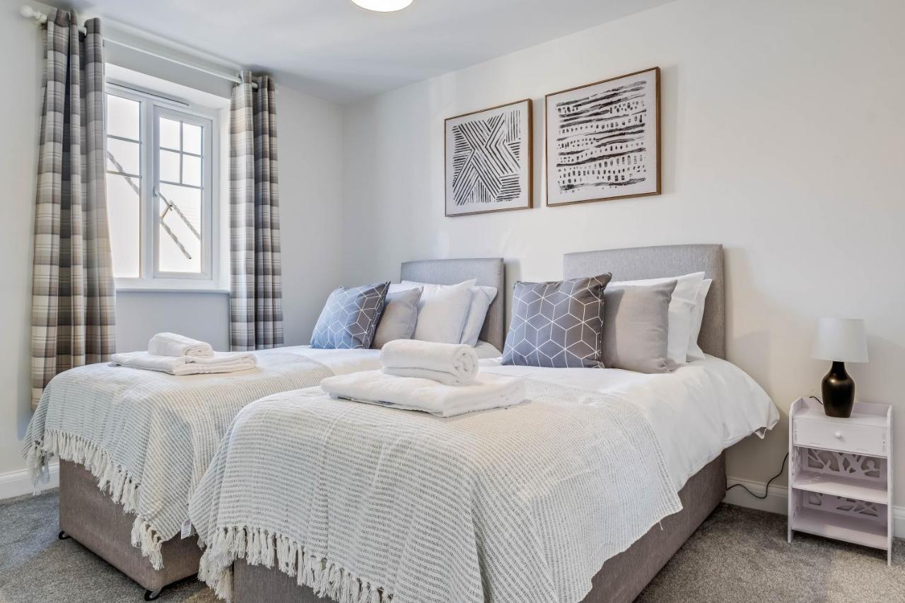 Beautiful And Comfortable Home Away From Home With Free Parking, Fast Wifi And White Crisp Hotel Standard Linen Hosted By Our Home Short Stays ノーザンプトン エクステリア 写真