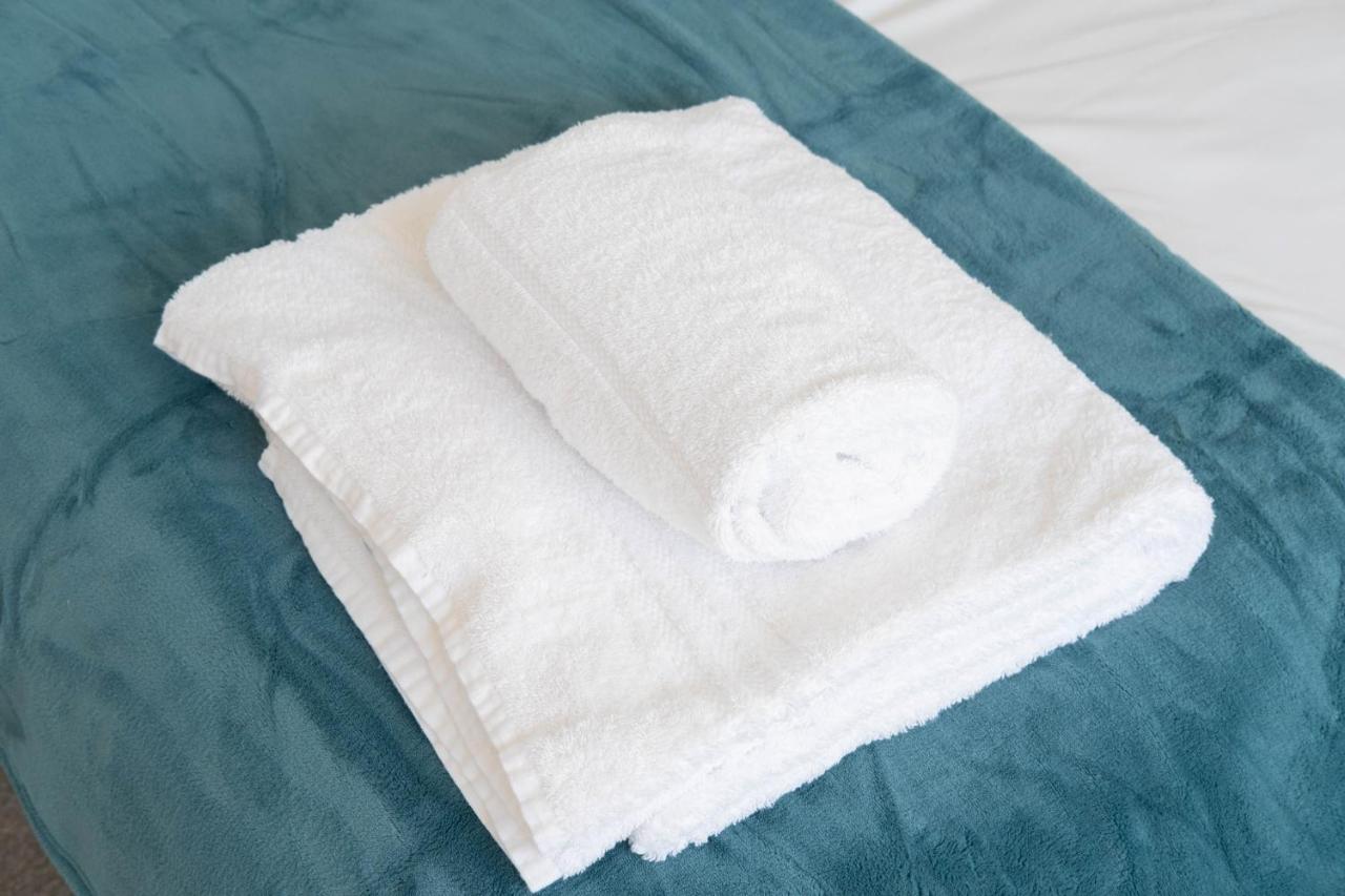 Beautiful And Comfortable Home Away From Home With Free Parking, Fast Wifi And White Crisp Hotel Standard Linen Hosted By Our Home Short Stays ノーザンプトン エクステリア 写真