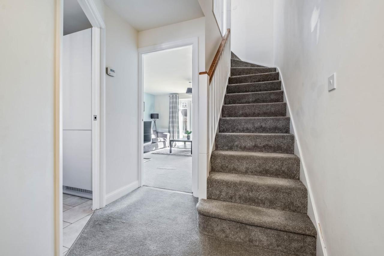 Beautiful And Comfortable Home Away From Home With Free Parking, Fast Wifi And White Crisp Hotel Standard Linen Hosted By Our Home Short Stays ノーザンプトン エクステリア 写真