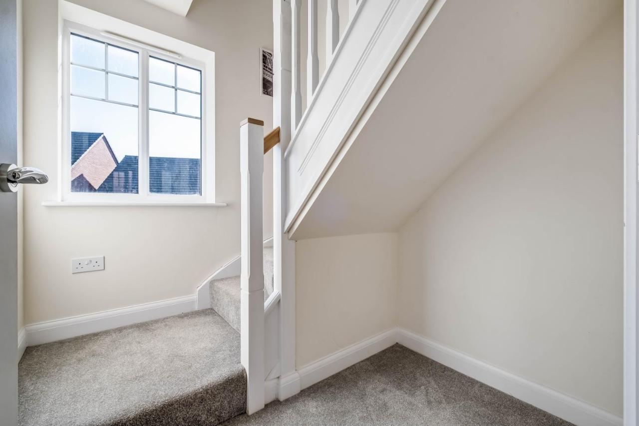 Beautiful And Comfortable Home Away From Home With Free Parking, Fast Wifi And White Crisp Hotel Standard Linen Hosted By Our Home Short Stays ノーザンプトン エクステリア 写真