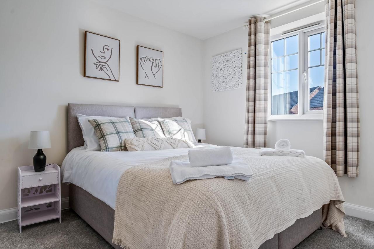 Beautiful And Comfortable Home Away From Home With Free Parking, Fast Wifi And White Crisp Hotel Standard Linen Hosted By Our Home Short Stays ノーザンプトン エクステリア 写真