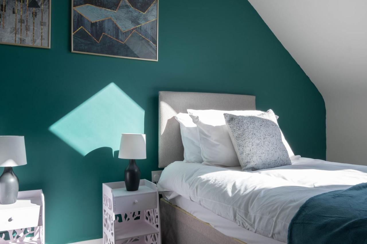 Beautiful And Comfortable Home Away From Home With Free Parking, Fast Wifi And White Crisp Hotel Standard Linen Hosted By Our Home Short Stays ノーザンプトン エクステリア 写真